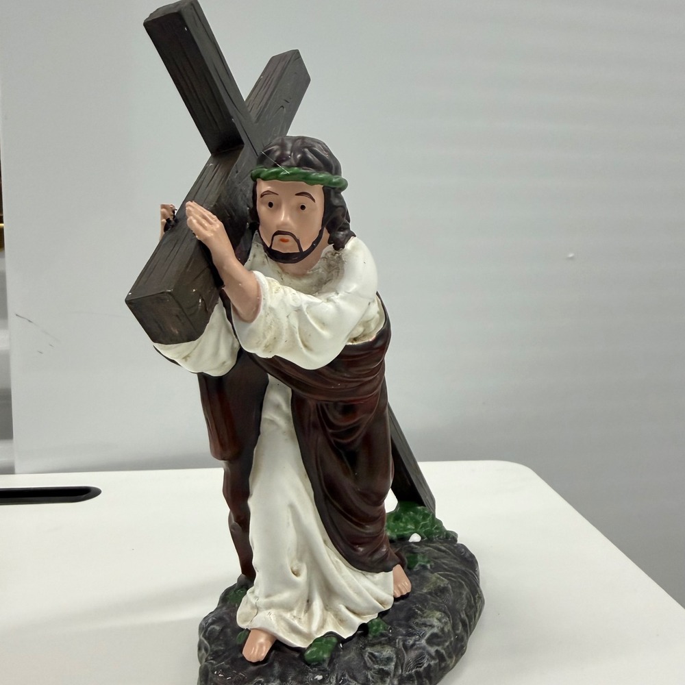 Jesus Carrying the Cross Figurine Religious Statue Station of the Cross 7.5 inch